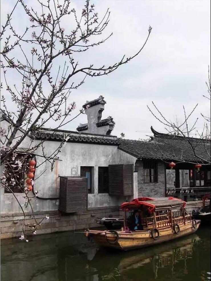 大型警车找轮胎